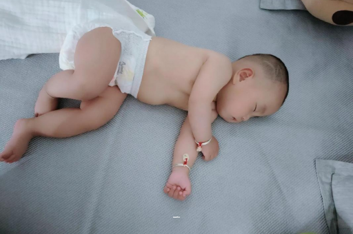 昌乐宝宝胳膊上起红疙瘩